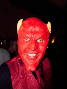 Halloween aktuelle Trends Teufel mit Applikationen Halloween aktuelle Trends Teufel mit Applikationen