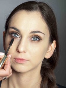 Bronzener Look - Wimperntusche auftragen unten