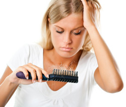 Hilft Shampoo gegen Haarausfall?