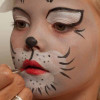 Katze schminken & Kostüm – wie sich süße Kätzchen für ihren Auftritt vorbereiten | einfaches Make up für Kinder