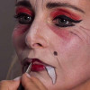 Vampir-Lady für Halloween oder Karneval schminken – Schminkanleitung & Kostüm